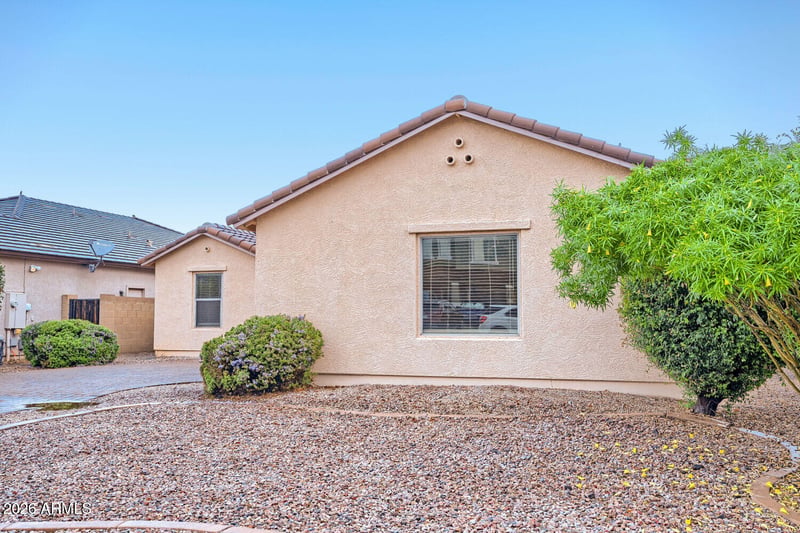 906 W Desert Hollow Dr, San Tan Valley, AZ 85143