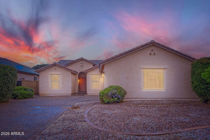 906 W Desert Hollow Dr, San Tan Valley, AZ 85143