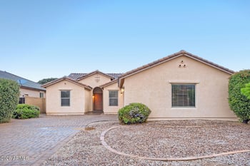 906 W Desert Hollow Dr, San Tan Valley, AZ 85143