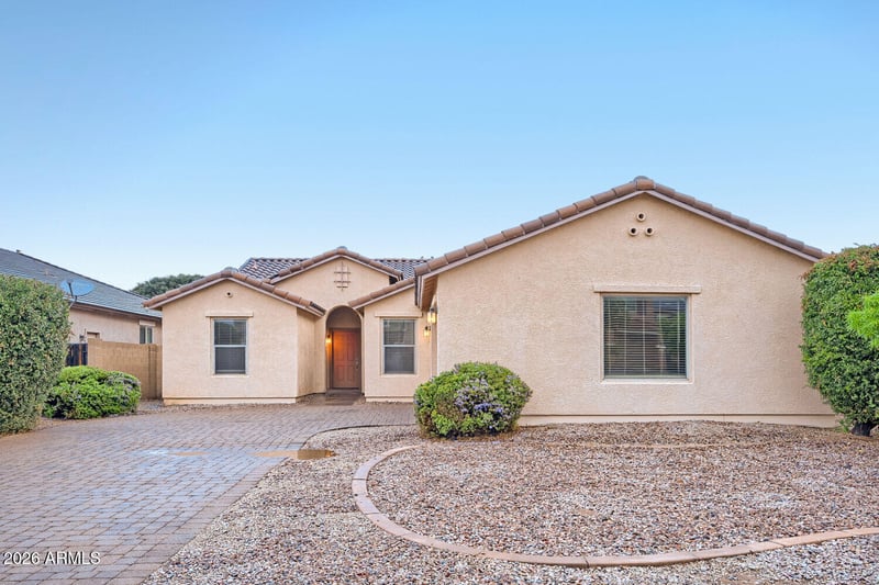 906 W Desert Hollow Dr, San Tan Valley, AZ 85143