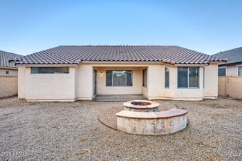 906 W Desert Hollow Dr, San Tan Valley, AZ 85143