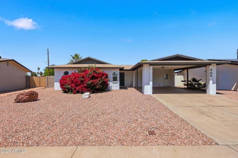 906 W Saint John Rd, Phoenix, AZ 85023