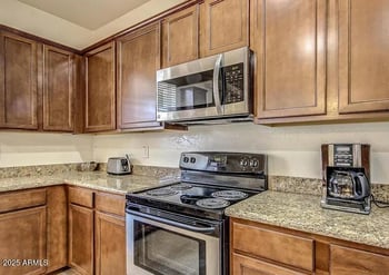 9060 Myrtle Ave, Glendale, AZ 85305