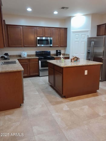 9060 Myrtle Ave, Glendale, AZ 85305