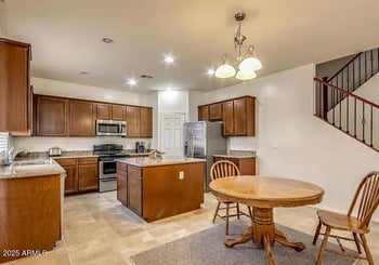 9060 Myrtle Ave, Glendale, AZ 85305