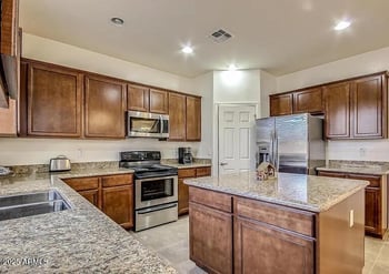 9060 Myrtle Ave, Glendale, AZ 85305