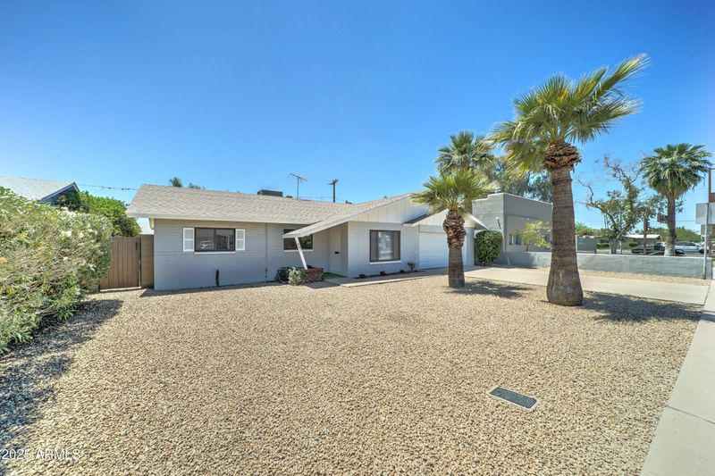 907 E Broadmor Dr, Tempe, AZ 85282