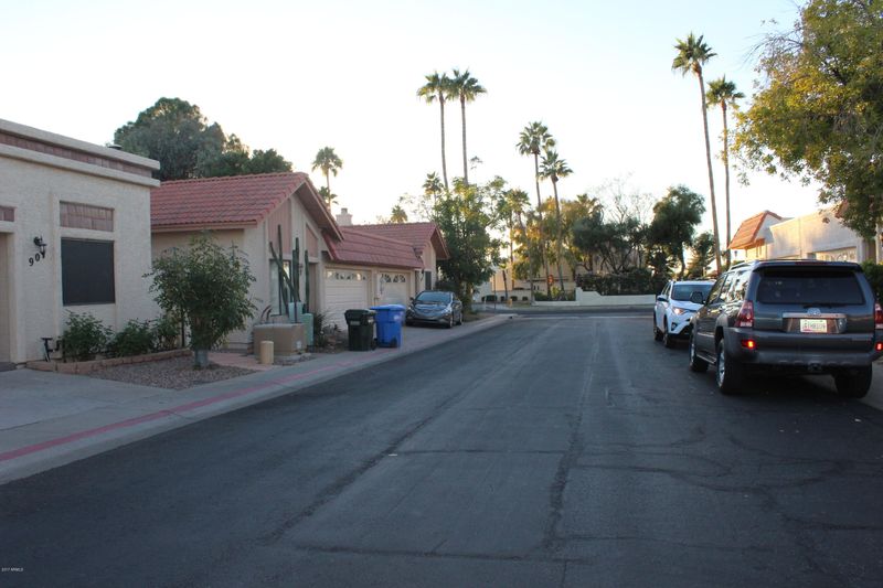907 E Charleston Ave, Phoenix, AZ 85022