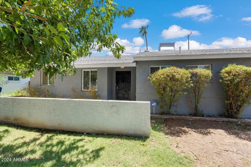 907 E Rose Ln, Phoenix, AZ 85014