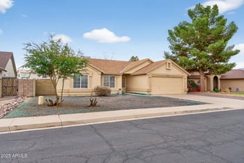 907 Falcon Dr, Gilbert, AZ 85234