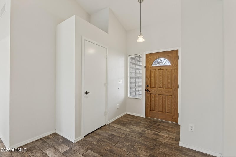 907 Falcon Dr, Gilbert, AZ 85234