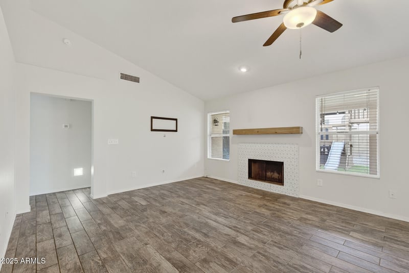 907 Falcon Dr, Gilbert, AZ 85234