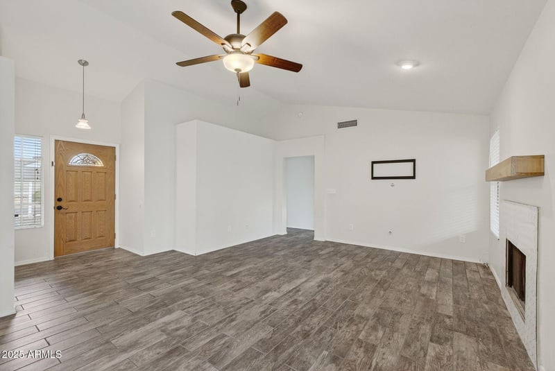 907 Falcon Dr, Gilbert, AZ 85234