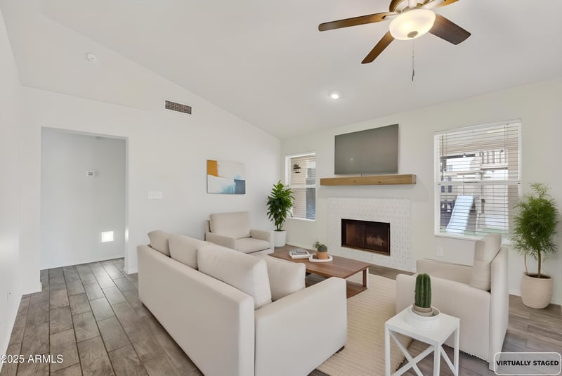 907 Falcon Dr, Gilbert, AZ 85234