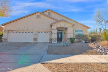 907 Gary Ln, Phoenix, AZ 85042