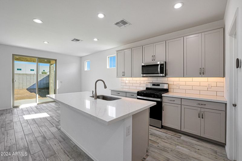 907 N 107th Dr, Avondale, AZ 85323
