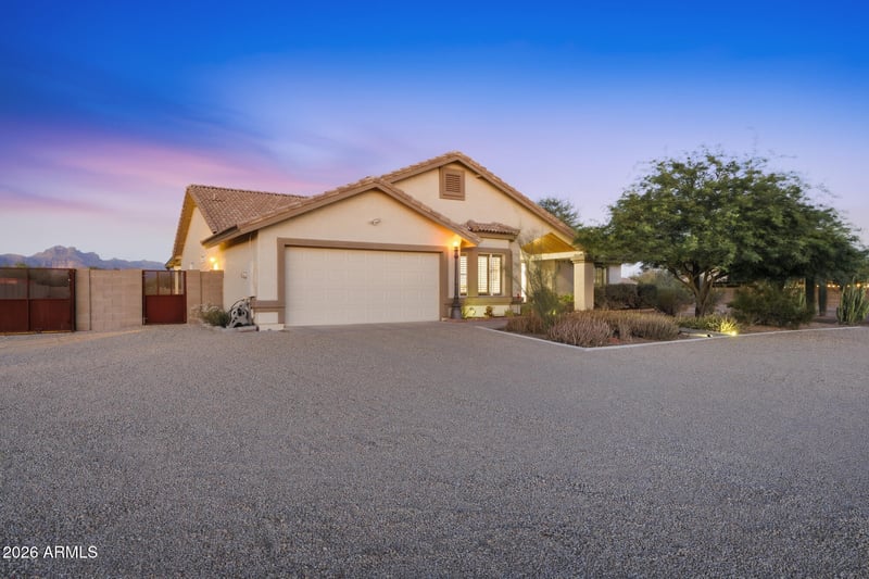 907 N Mountain Rd, Mesa, AZ 85207