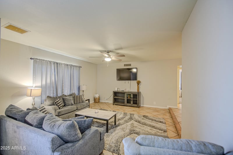 907 Redfield Rd, Tempe, AZ 85283
