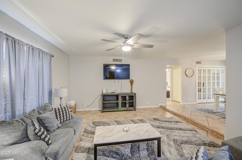 907 Redfield Rd, Tempe, AZ 85283