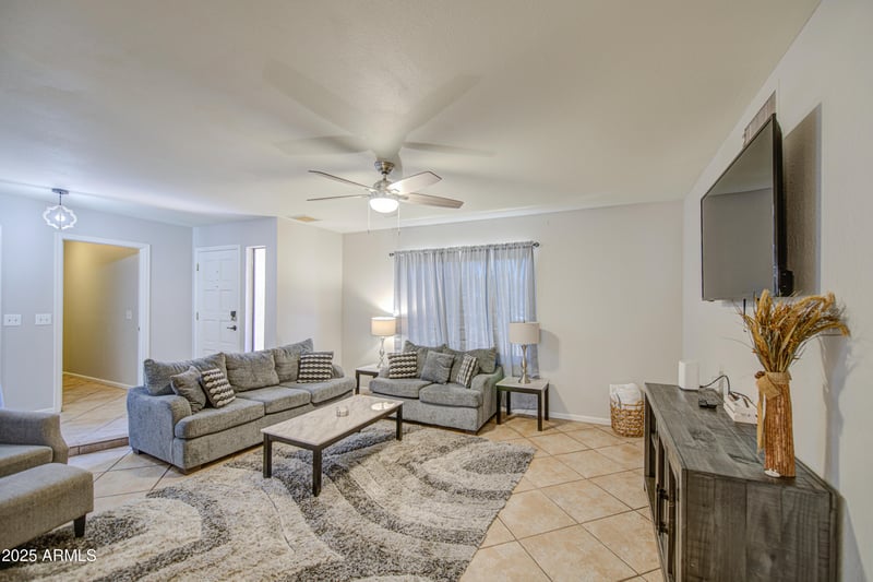 907 Redfield Rd, Tempe, AZ 85283