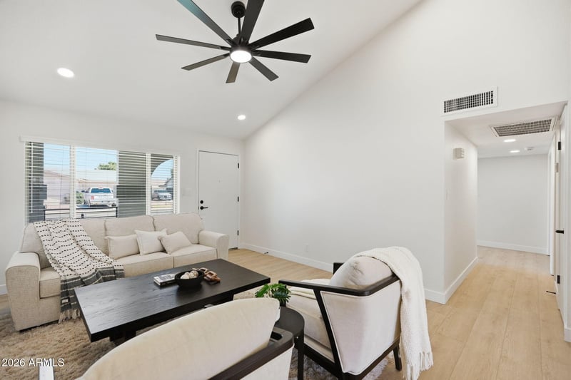 907 Straford Dr, Chandler, AZ 85225