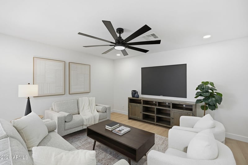 907 Straford Dr, Chandler, AZ 85225