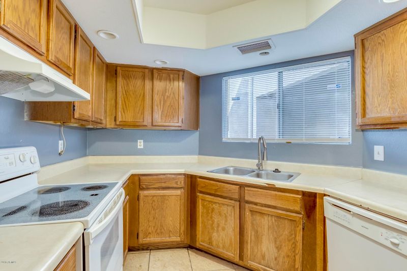 9075 N 47th Dr, Glendale, AZ 85302