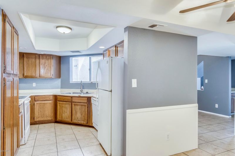 9075 N 47th Dr, Glendale, AZ 85302