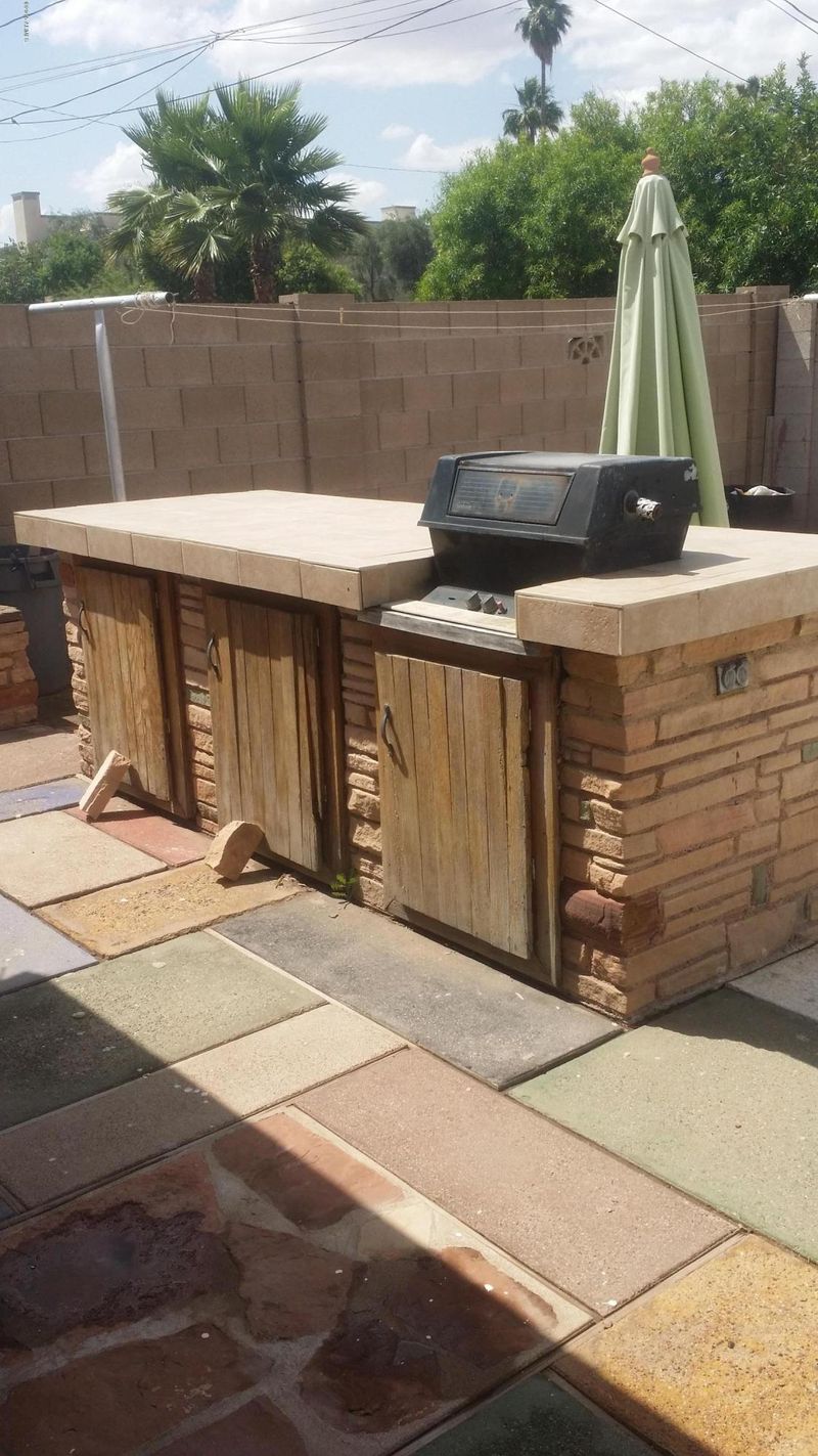 908 E Cavalier Dr E, Phoenix, AZ 85014