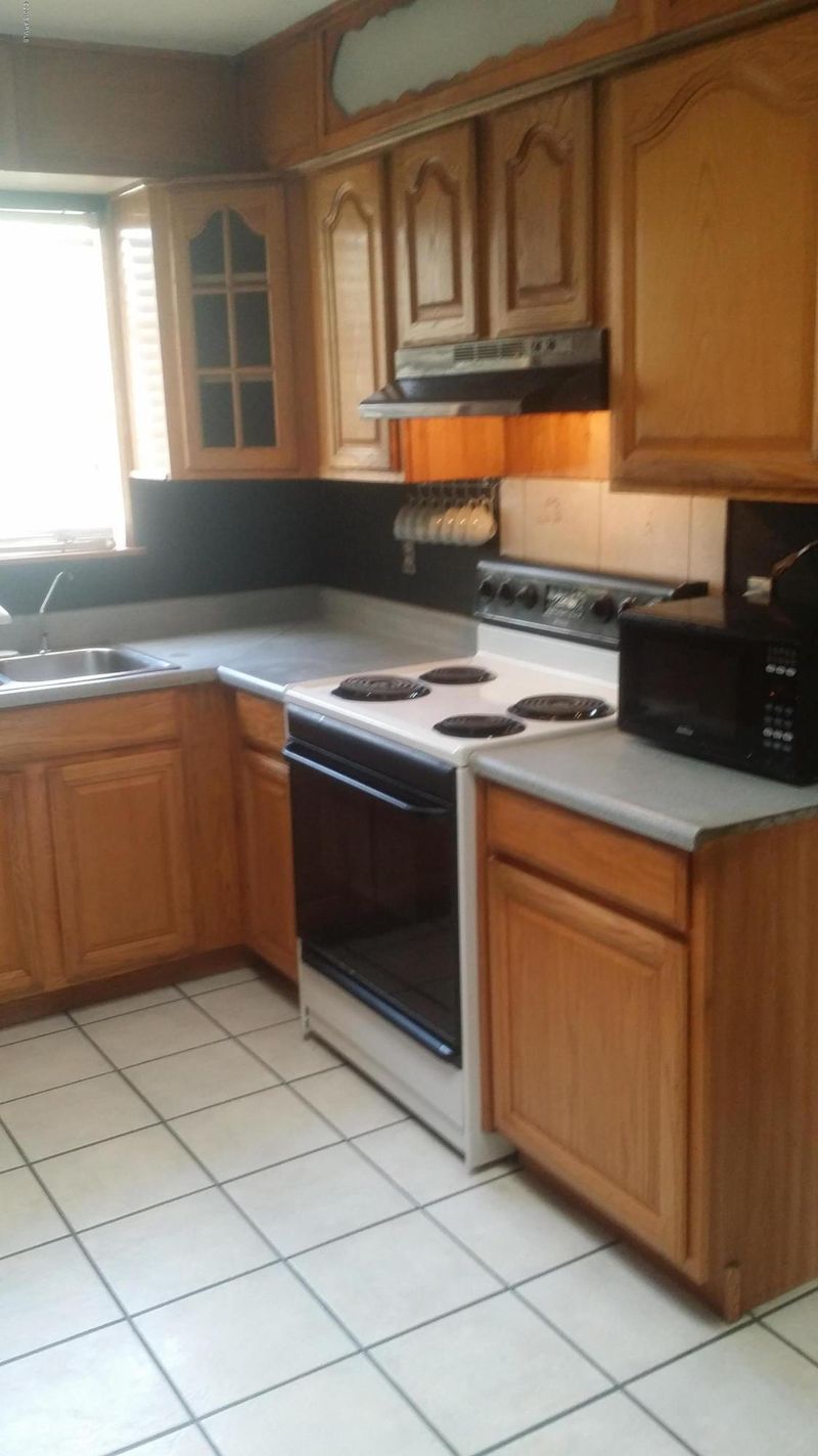 908 E Cavalier Dr E, Phoenix, AZ 85014