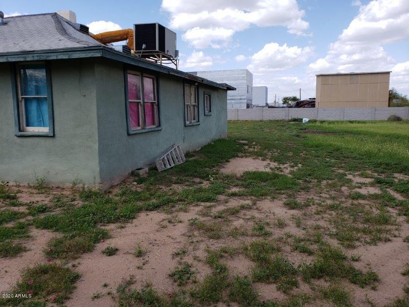 908 E Roeser Rd, Phoenix, AZ 85040