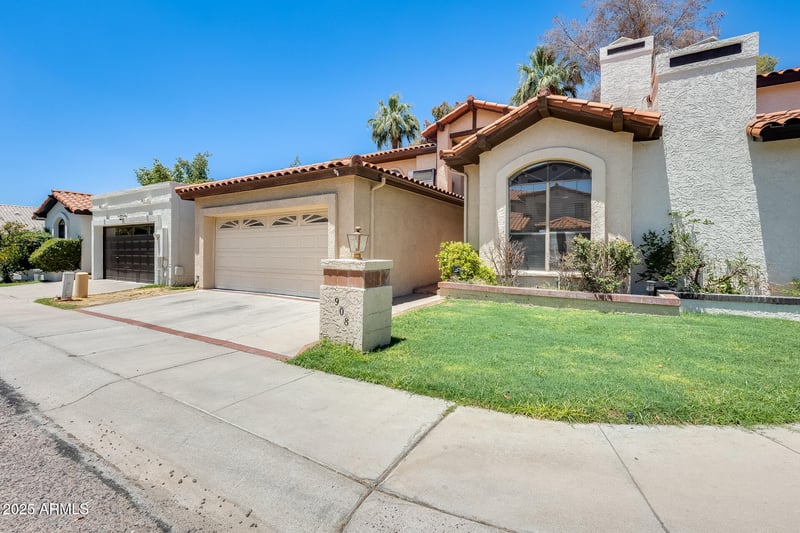 908 Flynn Ln, Phoenix, AZ 85013