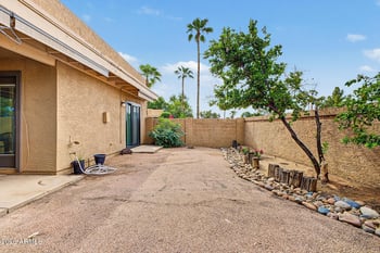 9083 E Winchcomb Dr, Scottsdale, AZ 85260