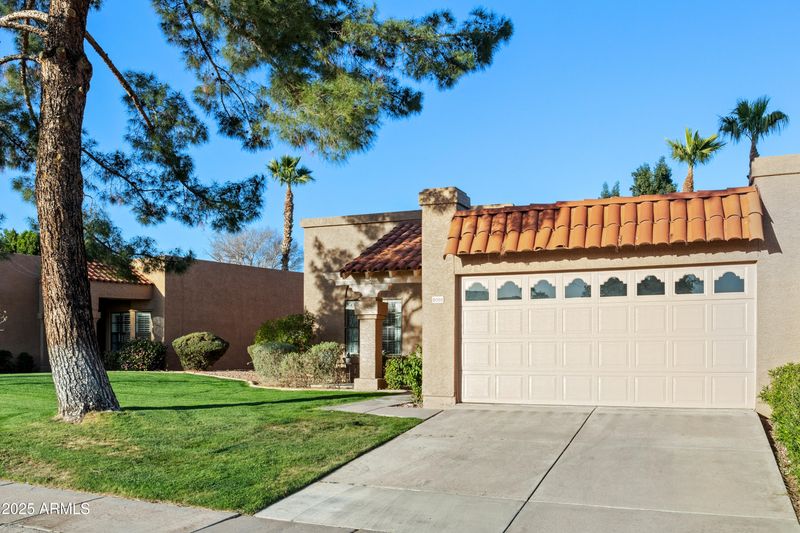 9088 E Winchcomb Dr, Scottsdale, AZ 85260