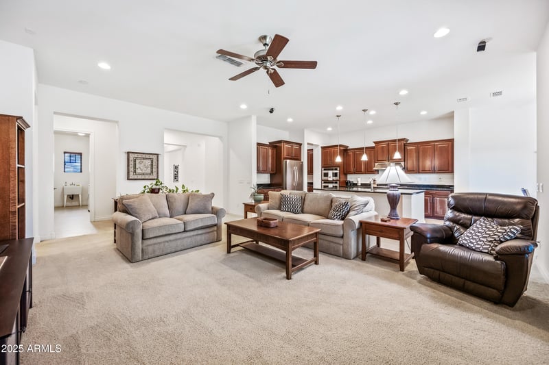 909 Bridgeport Pw, Gilbert, AZ 85295