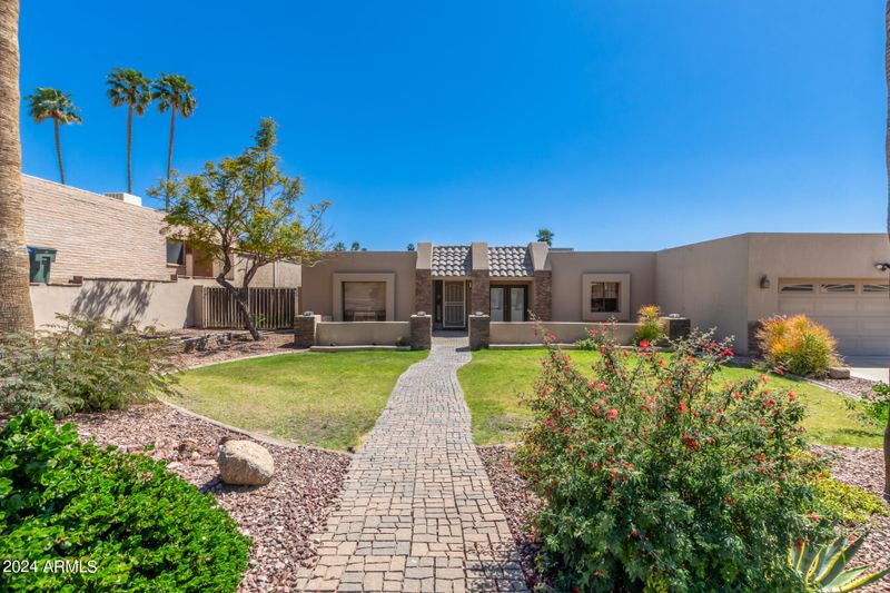 909 E Waltann Ln, Phoenix, AZ 85022