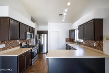 909 Harwell Rd, Phoenix, AZ 85042