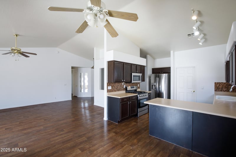 909 Harwell Rd, Phoenix, AZ 85042