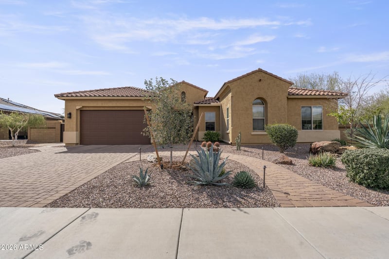 909 W Spur Dr, Phoenix, AZ 85085