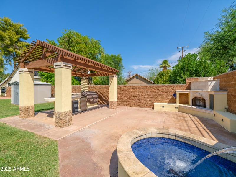 909 Willetta St, Phoenix, AZ 85007