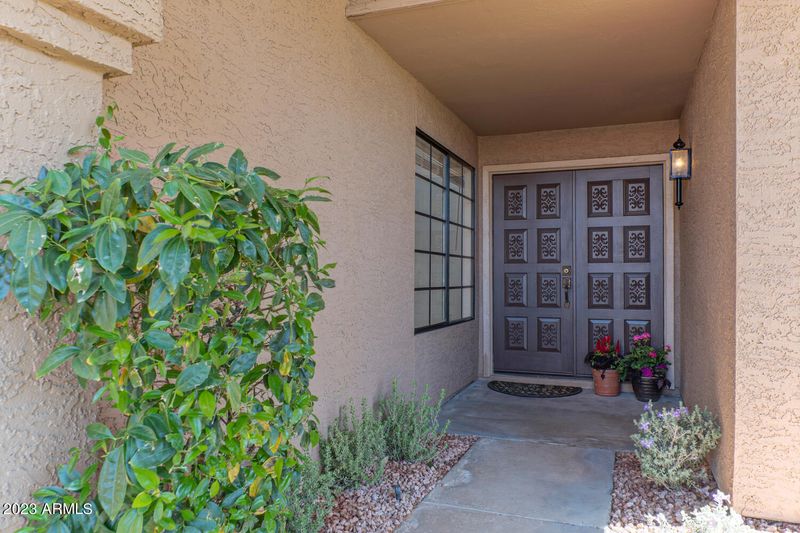 9092 E Winchcomb Dr, Scottsdale, AZ 85260