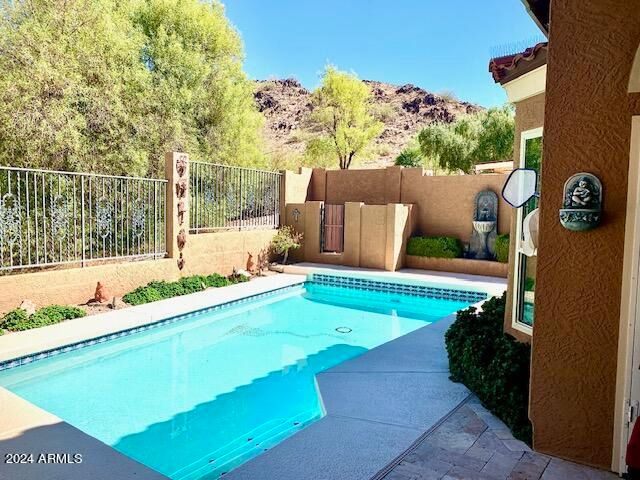 910 E Mescal St, Phoenix, AZ 85020