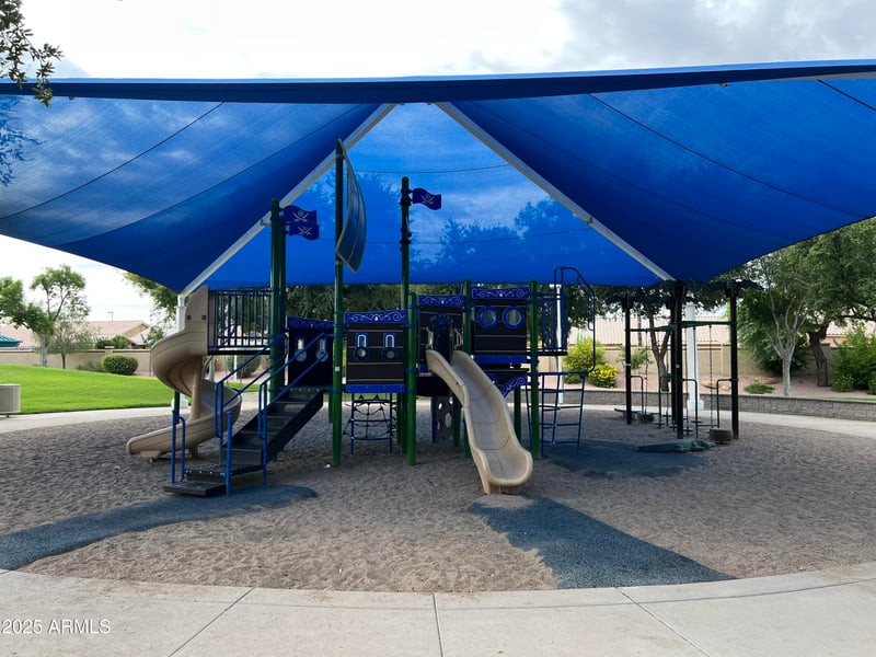 910 Paradise Dr, Gilbert, AZ 85233