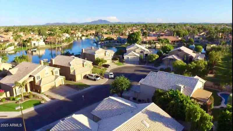 910 Paradise Dr, Gilbert, AZ 85233