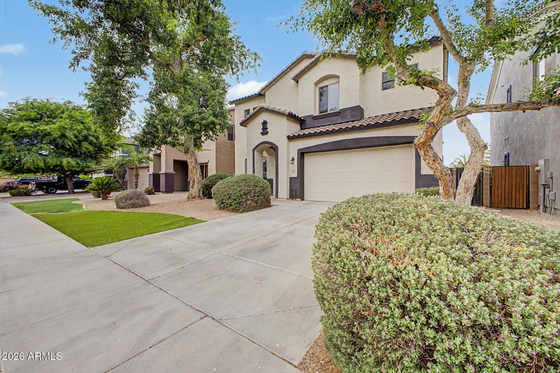 910 Saguaro Ln, San Tan Valley, AZ 85143