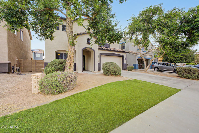 910 Saguaro Ln, San Tan Valley, AZ 85143