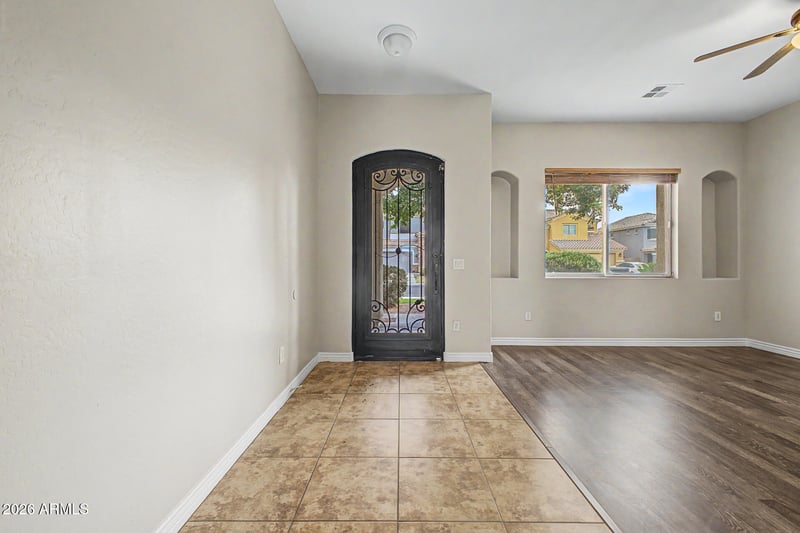 910 Saguaro Ln, San Tan Valley, AZ 85143