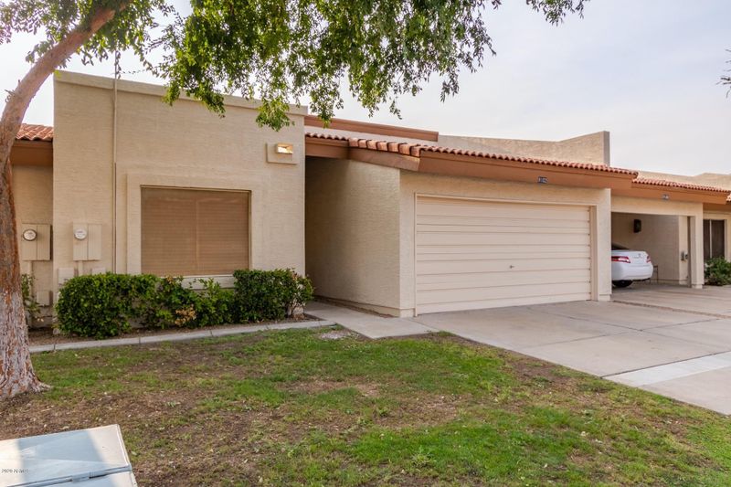 9102 N 68th Ln, Peoria, AZ 85345