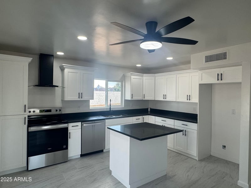9103 44th Ave, Glendale, AZ 85302