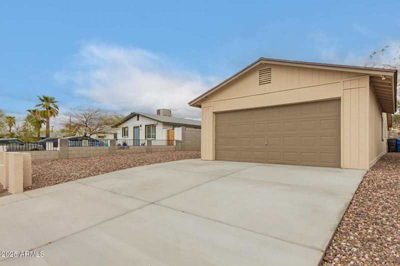 9105 13th St, Phoenix, AZ 85020